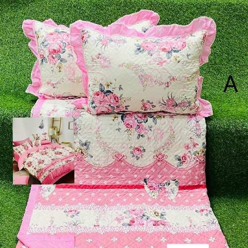 White Pink Flower Printed Quilted Bedsheet With Pillow Covers, Size:90/100