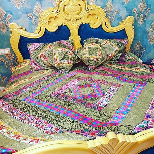 Designer Multicolor Velvet Bedsheet With 2 Pillow And 2 Cushion Covers
